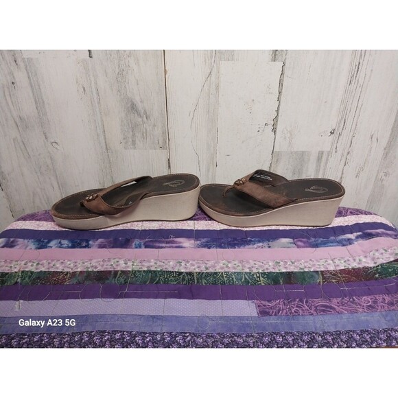 OLUKAI ~ Women's “Melia” Brown Leather Wedge Platform Flip Flop Sandals Size 8 - Picture 8 of 8